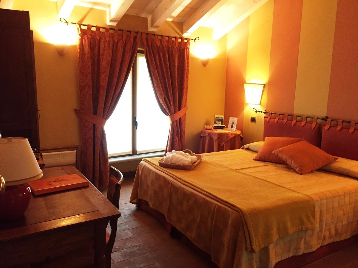 Hotel Locanda Da Carla Виджевано Экстерьер фото