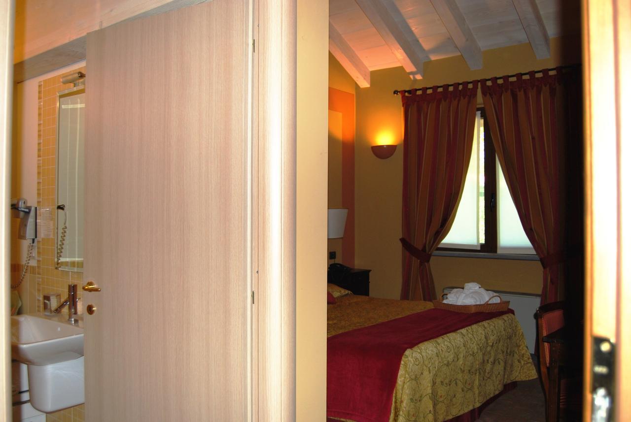 Hotel Locanda Da Carla Виджевано Экстерьер фото